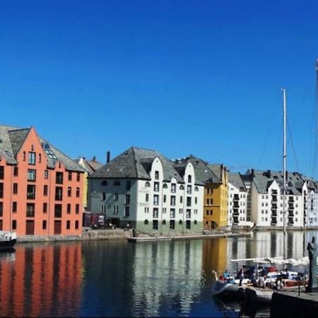 Free Parking Space, 2 Bed Room, Short Walk To Brosundet Alesund Exterior photo