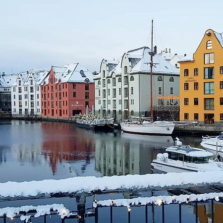 Free Parking Space, 2 Bed Room, Short Walk To Brosundet Alesund Exterior photo