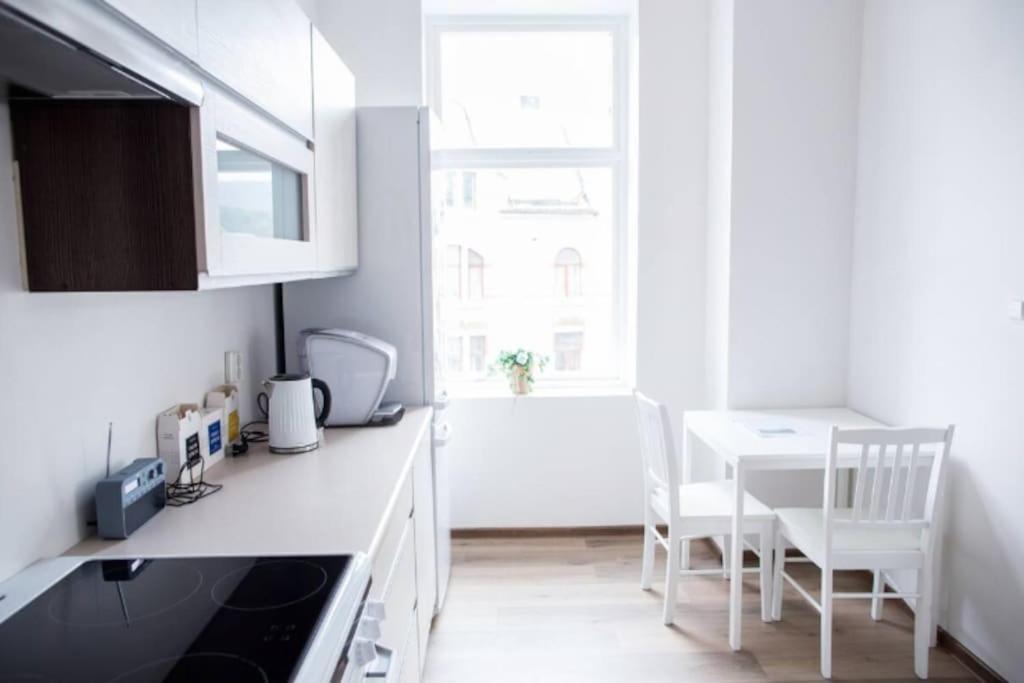 Free Parking Space, 2 Bed Room, Short Walk To Brosundet Alesund Exterior photo